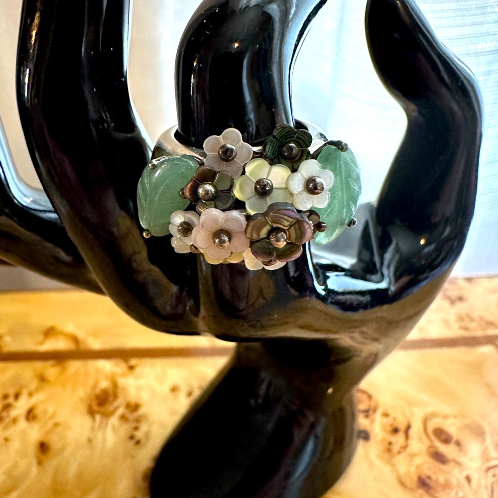 Whitney Kelly Sterling Silver Jadite & Mother of Pearl Figural Floral Ring Vtg
